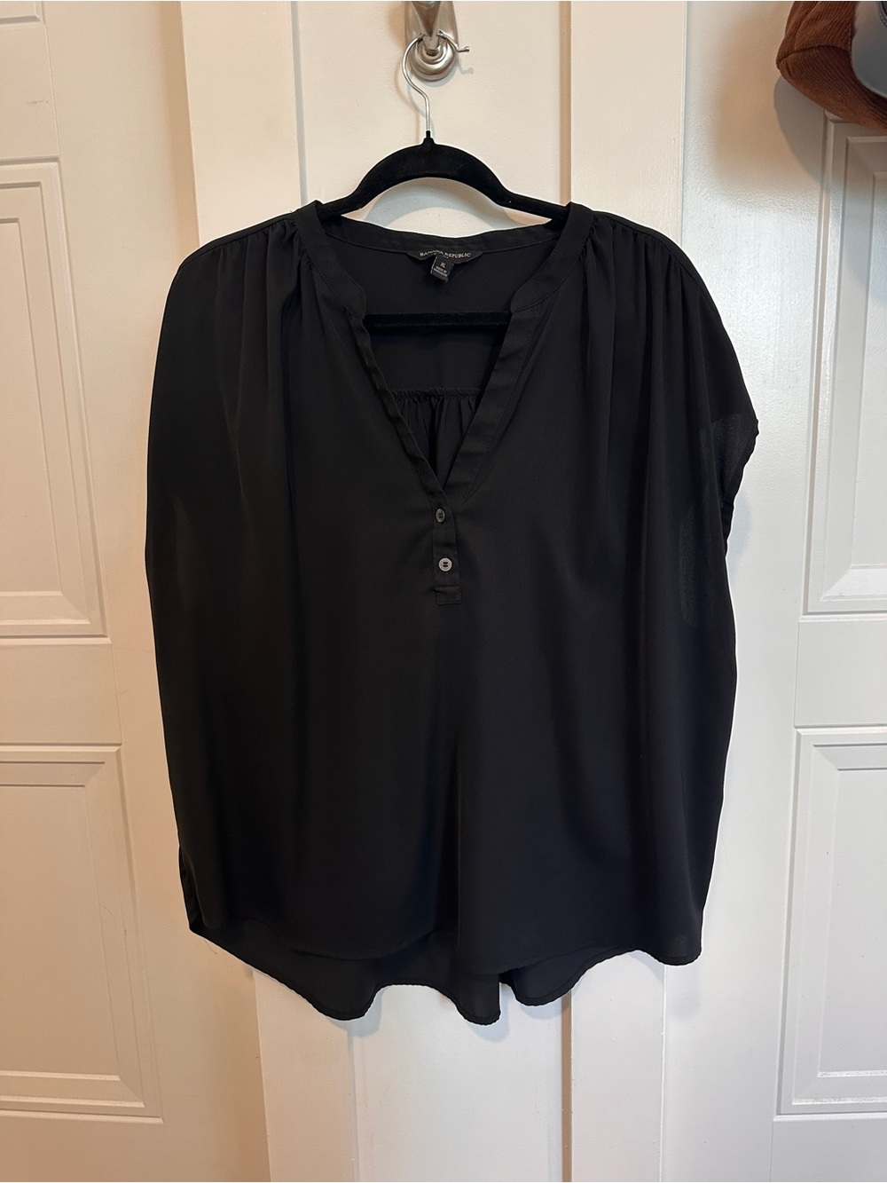 Banana Republic Black V-Neck Short Sleeve Blouse - Women